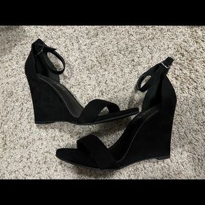 Black Wedges